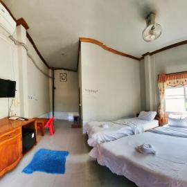Beyond Pub guest House and Hotel, hotel v destinaci Ban Tayun