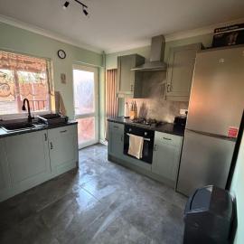Jerry's lane 3 bed house free parking free wifi