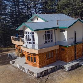 Forest Rest House Habban, hotel a Dhanech