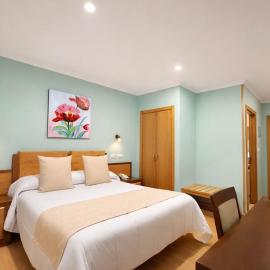 Hotel Spa Galatea, מלון בבורלה דה קאבו