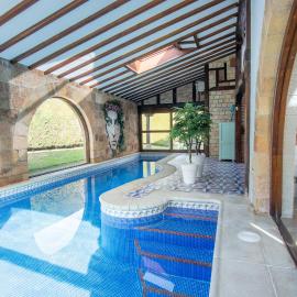Luxury Villa Esmeralda – hotel w mieście Suances