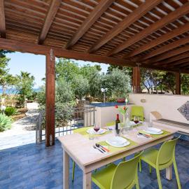 Case Cala Bucerno, hotel i Castelluzzo