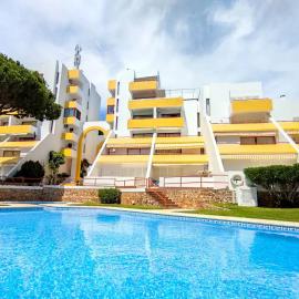Vilamoura Condo facing the pool by Algarve Dream Holidays، فندق في كوارتيرا
