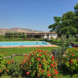 Agriturismo Essentia dimora rurale, отель в городе Larino