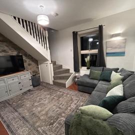 2 bed house sleeps 4 centre of Welshpool Parking, hotel din Welshpool