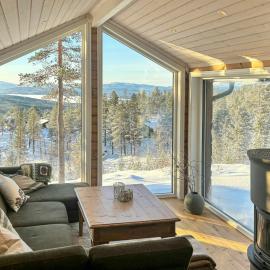 Cabin With Games Room And Views Of Follsjå, hotel i Notodden