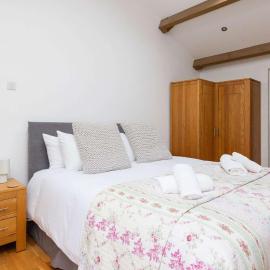 Buttercup - Super King Ensuite Room in Sidlesham, hotel in Sidlesham