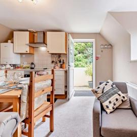 2 Bed in Cosheston oc-fb059, Hotel in Cosheston
