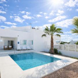 Villa Son Saura, hotel in Cala en Forcat
