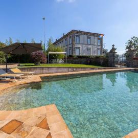 Exclusive Villa with two Pools and private garden, hotel in Capannori