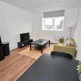 Modern 1 Bedroom Apartment in Morley with Parking