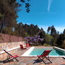Viesnīca Casa Quercus Galicia, a 17 minutos de Santiago! pilsētā Aestrada