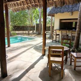 Tuna room with swimming pool