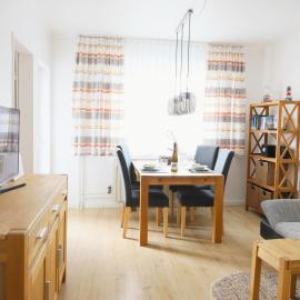 Die 2 Zimmerwohnung mit Balkon liegt in der 1 Etage und ist ideal für 2 bis 3 Personen
