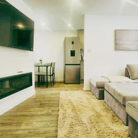 Spacious & Luxury 2BR Flat in Calverton