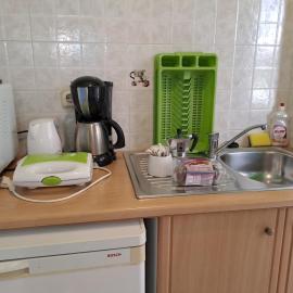 Ground floor economy studio in karmiris studios, hotel in Zakynthos