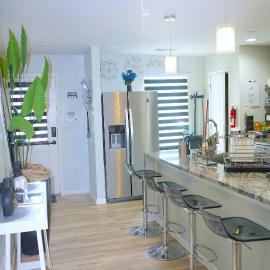 Stylish 3bedroom airport home near ATL w patio & parking