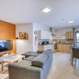 Modern & cosy 2 bedroom apartment with balcony BSAI1-1