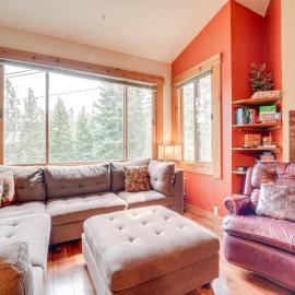 Ski-In/Ski-Out Northstar Condo w/ Gondola View، فندق في تروكي