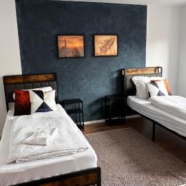 NoSpeedLimit-Design Apartment-100qm-bis zu 8 Personen-Parkpatz
