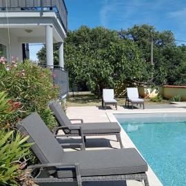 Apolo Apartments - Pool & Garden Retreat, hotel Pulában