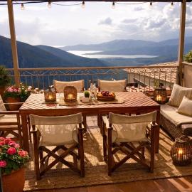 Casa Eleftheria Delphi 3 Bedroom Apartment with Large Balcony View, hotel Delphoiban