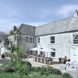Jacobean Farmhouse, sleeps 10 guests, pet friendly