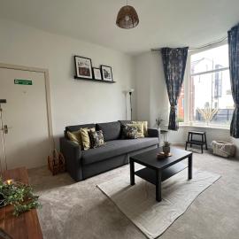 1 Bed Apartment Marple with Work Space
