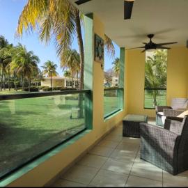 Entire Apartment With Pool View Aquatika Loiza, hotel u gradu 'Loiza'