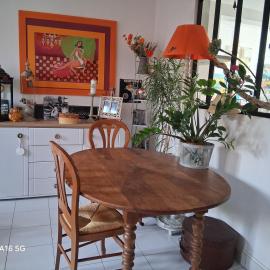 Petite Maison Fourasine à 5mn des plages et du centre ville、フラのホテル