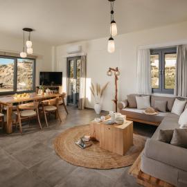 Irini's Beach House、Ambramiのホテル