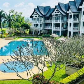 Allamanda 2 golf course apartment in Laguna