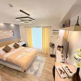 Casa Elma Mesavirre Garden Residences, hotel in Bacolod