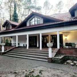 Willa Pod Wiekową Sosną, hotel Zalesie Górnéban