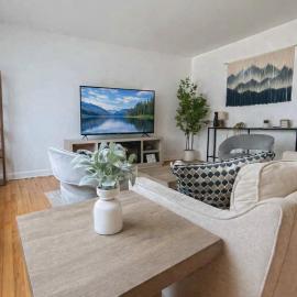 Chic 2BR Retreat Near OHare Free Parking