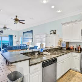 Beachfront home with pool elevator dog-friendly, hotel em St. George Island