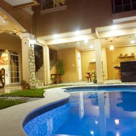 Villa Privada con Piscina, Area Social y Barbacoa!