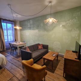 Le Nid du Facteur appartement avec clim, wifi et jardin, hotel a Hauterives