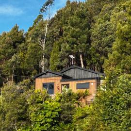 The Cozy Cottage-With elevated views
