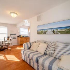 Beachside 1 Bedroom Retreat 5 Min Walk to Ocean 2 Beach Badges