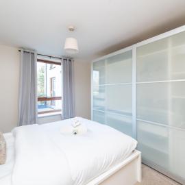 Crawley 2 bed flat with Parking