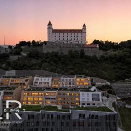 Castle-side Luxury Residence on Danube River bank,Free Parking, Hotel in Bratislava