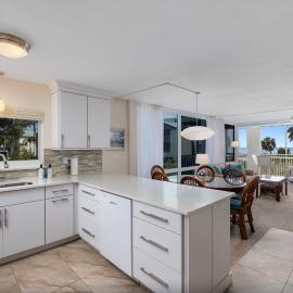 Gorgeous Oceanfront Condo at Island Beach Club、サニベルのホテル