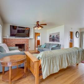 Hot Tub, Patio & Outdoor Games at Visalia Home