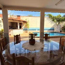 Sobrado de lazer rita, hotel in Aparecida de Goiânia