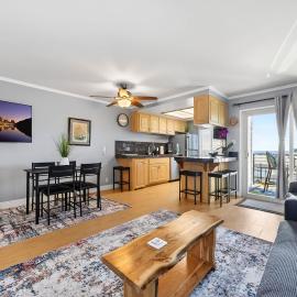 Oceanfront Retreat 1 bedroom with Pool, Spa & Balcony at Marina Del Mar