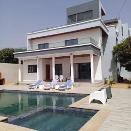 Grande villa avec piscine à Guéréo – hotel w mieście Guéréo