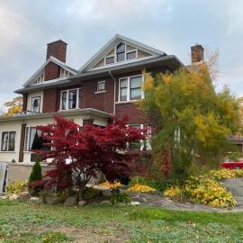 Jenny's Suites, hotel em Welland