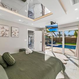 Tropical Luxury Paradise - Fully Renovated in WPB