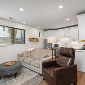 Cozy Capri Condo: Charming 1BR 1BA Downtown!